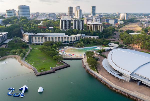 ダーウィンのウォーターフロント地区上空からの眺め © Tourism NT/Summersite