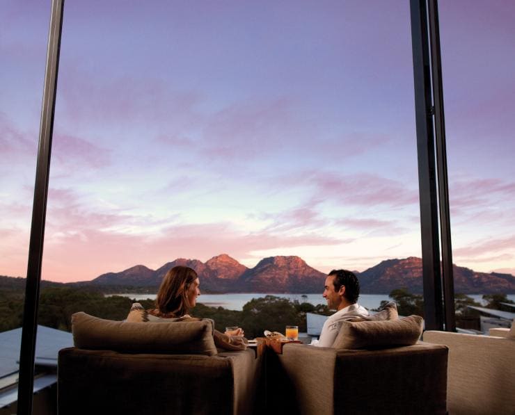 タスマニア州、コールズ・ベイ、サファイア・フレシネ © Tourism Australia