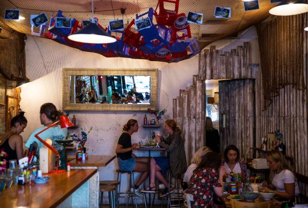 ビクトリア州、メルボルン、ハノイ・ハンナ © Josie Withers Photography