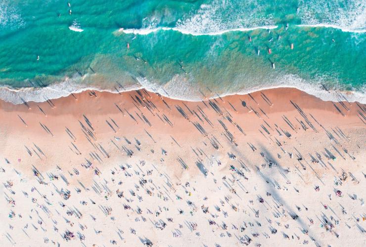 シドニーのボンダイ・ビーチの空撮 © Adam Krowitz