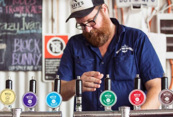 ニュー・サウス・ウェールズ州、シドニー、セントピーターズ、ウィリー・ザ・ボートマン © The Corner Studio