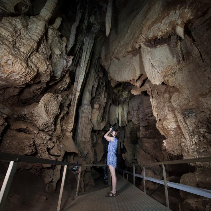 ノーザンテリトリー、キャサリン近郊、クッタクッタ洞窟 © Tourism NT/Shaana McNaught