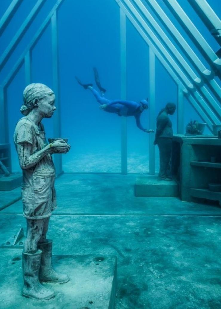 クイーンズランド州、タウンズビル近くの海中美術館 © Museum of Underwater Art