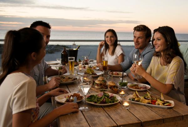 ビブ＆タッカーレストラン、西オーストラリア州、パース郊外、フリーマントル © Tourism Australia