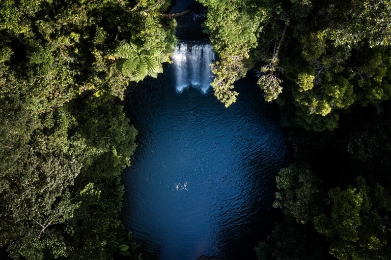 クイーンズランド州、ミラ・ミラ、ミラ・ミラ滝 © Tourism and Events Queensland