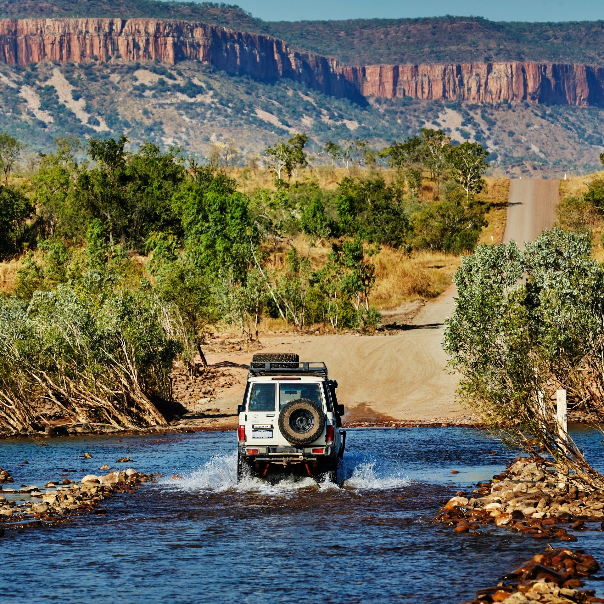 西オーストラリア州、ギブ・リバー・ロード、ペンテコスト川の横断 © Tourism Western Australia