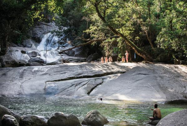 クイーンズランド州、ウールヌーラン国立公園、ジョセフィン滝 © Colyn Huber, Tourism and Events Queensland