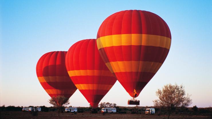 ノーザンテリトリー、アリス・スプリングス、熱気球体験 © Tourism NT