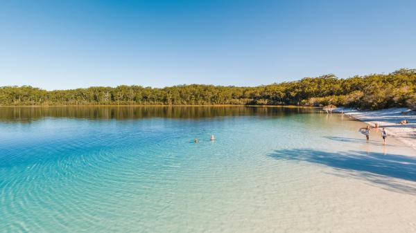 クイーンズランド州、フレーザー島、マッケンジー湖 © Tourism and Events Queensland