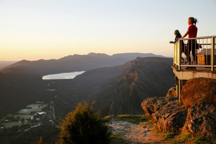 ビクトリア州、グランピアンズ国立公園、ボロカ展望台から望むホールズ・ギャップ © Visit Victoria