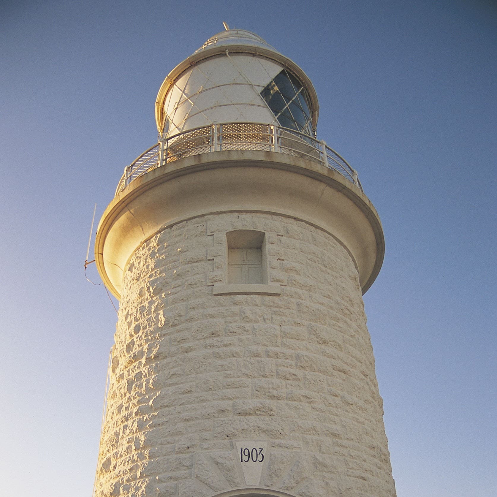 西オーストラリア州、ダンズボロー、ナチュラリステ岬の灯台 © Tourism Western Australia