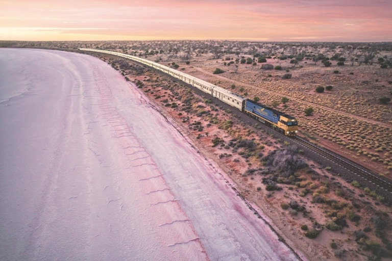 南オーストラリア州、レイク・ハート（Lake Hart）、インディアン・パシフィック号（Indian Pacific Train）© Journey Beyond