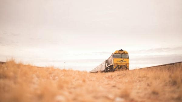 南オーストラリア州のアウトバック、インディアン・パシフィック号（Indian Pacific Train）© Journey Beyond