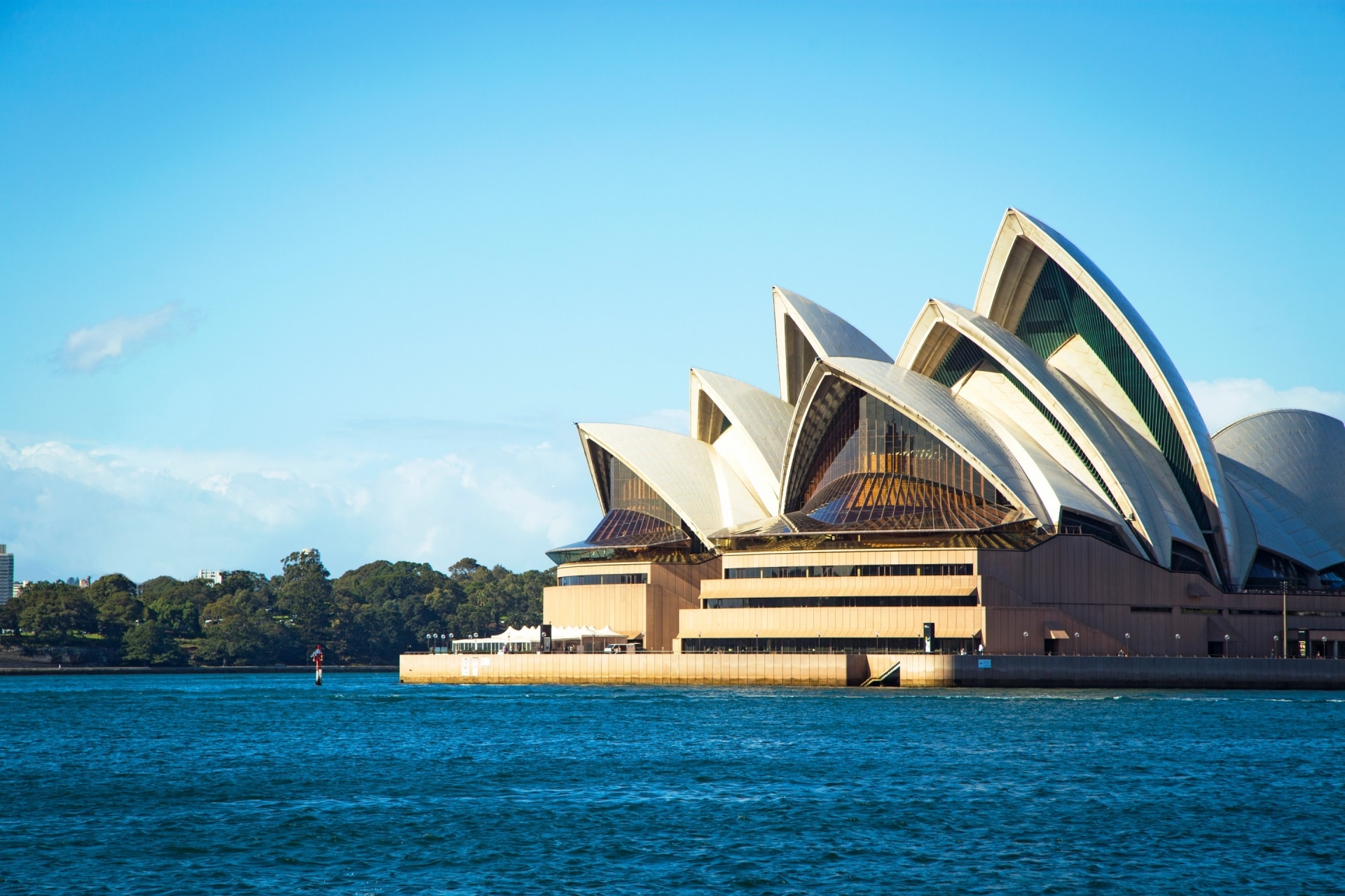 하버에서 바라본 시드니 오페라 하우스의 모습, 시드니, 뉴사우스웨일스 © 호주정부관광청