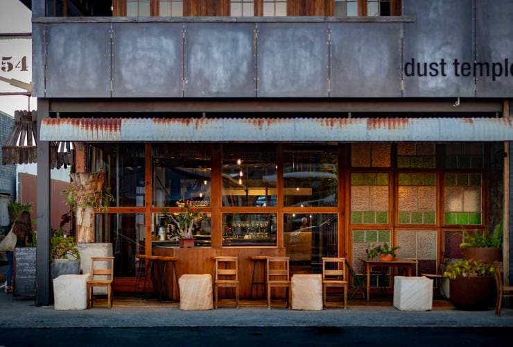 커럼빈에 있는 더스트 템플 카페 © 케빈 바틀리(클리어 에지 포토그래피)