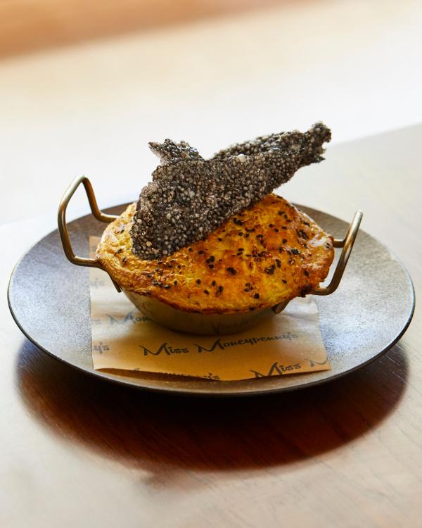 미스 머니페니스 브로드비치, 골드 코스트, 퀸즐랜드 © 투스카니 그레이(Tuscany Gray)/미스 머니페니스