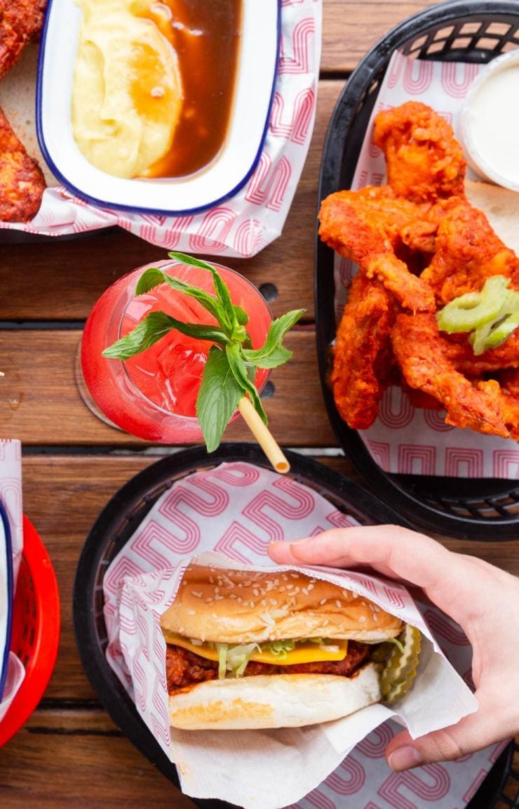 벨레스 핫 치킨, 멜버른, 빅토리아 © 볼드 앤 이탤릭 미디어