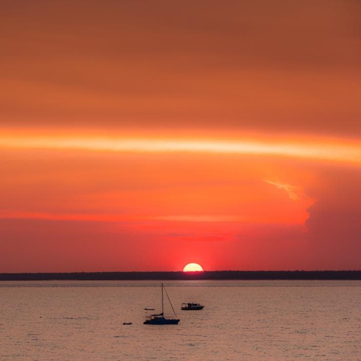 Mindil Beach, Darwin, NT © Tourism NT/Jules Ingall