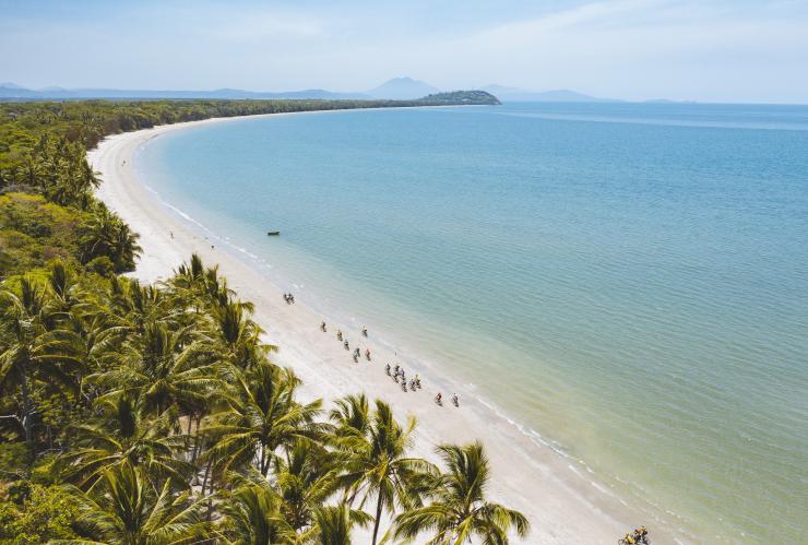 Four Mile Beach, Port Douglas, QLD © Tourism Australia