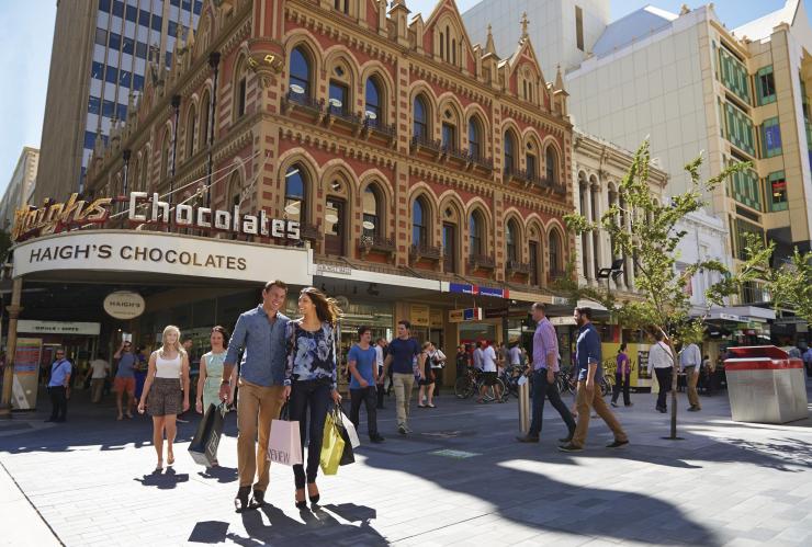 Couple shopping at Rundle Mall in Adelaide © Adam Bruzzone
