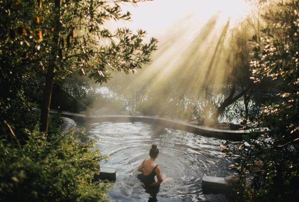 Woman in the pool at Peninsula Hot Springs in the Mornington Peninsula © Peninsula Hot Springs