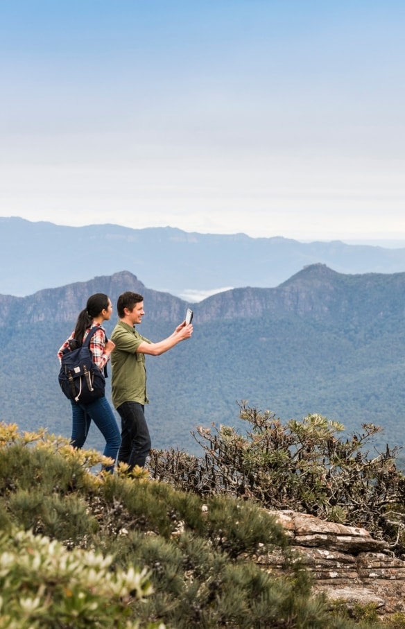 Aboriginal guided hike on Mount William, Grampians National Park, VIC © Rob Blackburn
