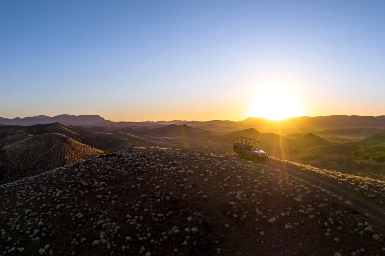 A 4WD vehicle drives over the peaks in the rugged Arkaba Conservancy, Flinders Ranges, South Australia © Isaac Foreman
