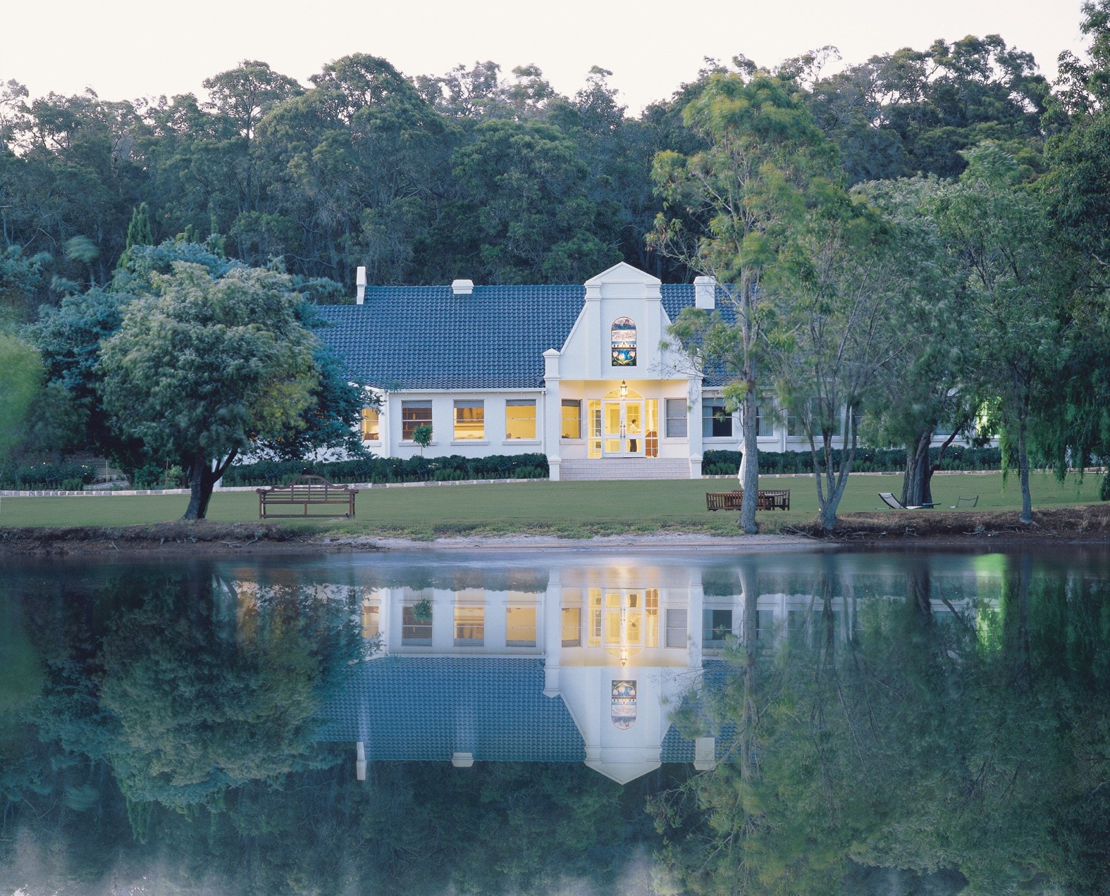 Cape Lodge Luxury Lodge lake view in Margaret River © Luxury Lodges of Australia