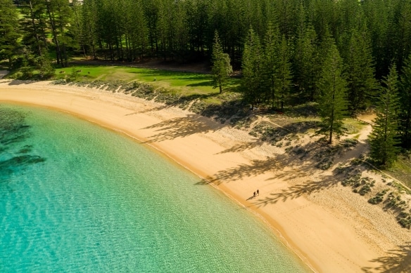 Emily Bay Lagoon, Norfolk Island © Tourism Australia 