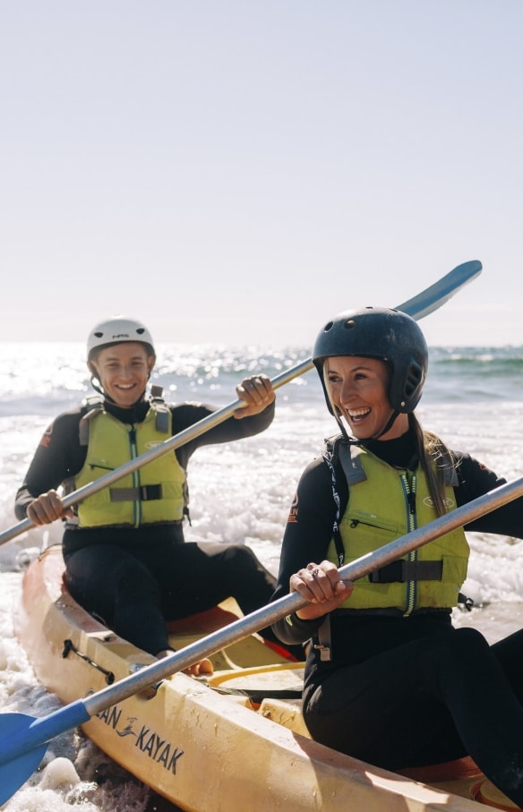 Go Sea Kayak, Byron Bay, New South Wales © Destination NSW 