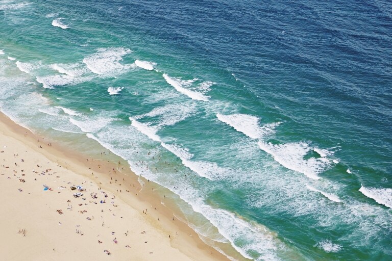 昆士蘭州黃金海岸的海灘航拍©澳洲旅遊局