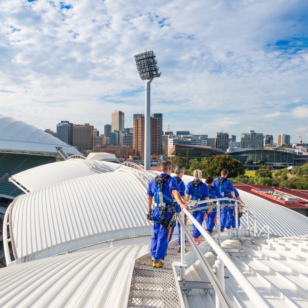 南澳州阿德萊德的阿德萊德橢圓球場屋頂攀爬©Che Chorley Photography