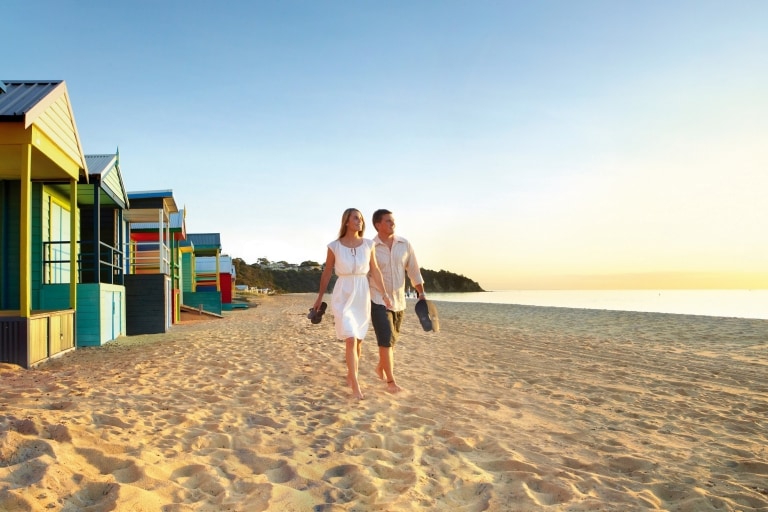 維多利亞（VIC）摩寧頓海灘（Mornington Beach）彩虹泳屋（Bathing Boxes）©Ewen Bell，澳洲旅遊局