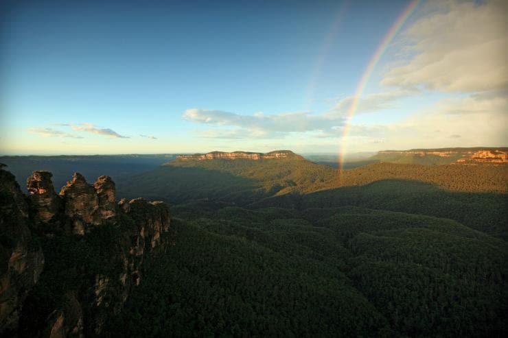 新南威爾士藍山格羅斯山谷的三姐妹峰©David Ireland，澳洲旅遊局