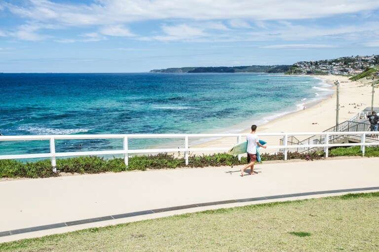 新南威爾士紐卡斯爾米爾外特海灘©澳洲旅遊局