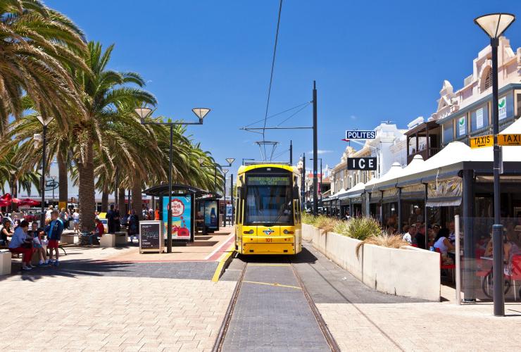 南澳州阿德萊德碼頭路的電車©南澳旅遊局