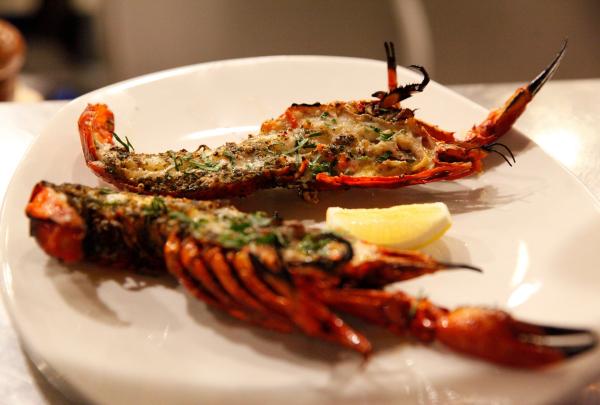 珀斯Rockpool Bar & Grill的炭燒西澳藍魔蝦©Rockpool Bar & Grill