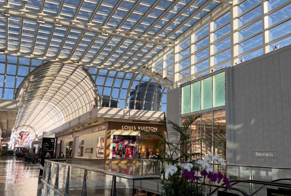 Chadstone擁有超過550家的商舖、設計師精品店，以及超過30家的奢侈品店