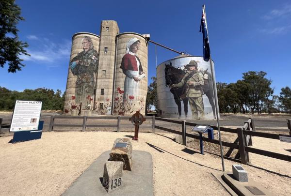 Devenish筒倉的彩繪以Devenish社群與第一次世界大戰為主題