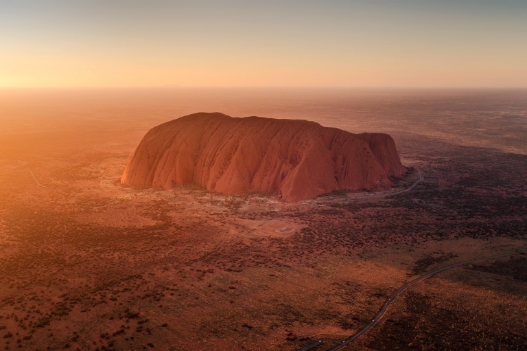 北領地（Northern Territory）烏魯魯-卡塔丘塔國家公園（Uluru-Kata Tjuta National Park）的烏魯魯©北領地旅遊局Luke Tscharke