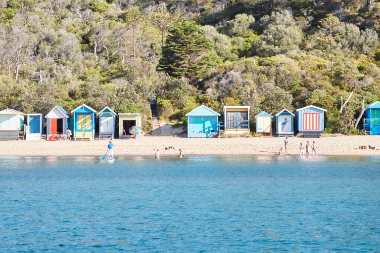 維多利亞摩寧頓半島摩寧頓海灘（Mornington Beach）的彩虹泳屋（Bathing Boxes）©ewenbell.com