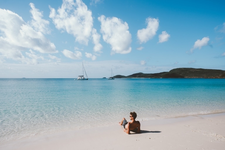 昆士蘭聖靈群島的白色天堂沙灘©昆士蘭旅遊及活動推廣局Jason Hill