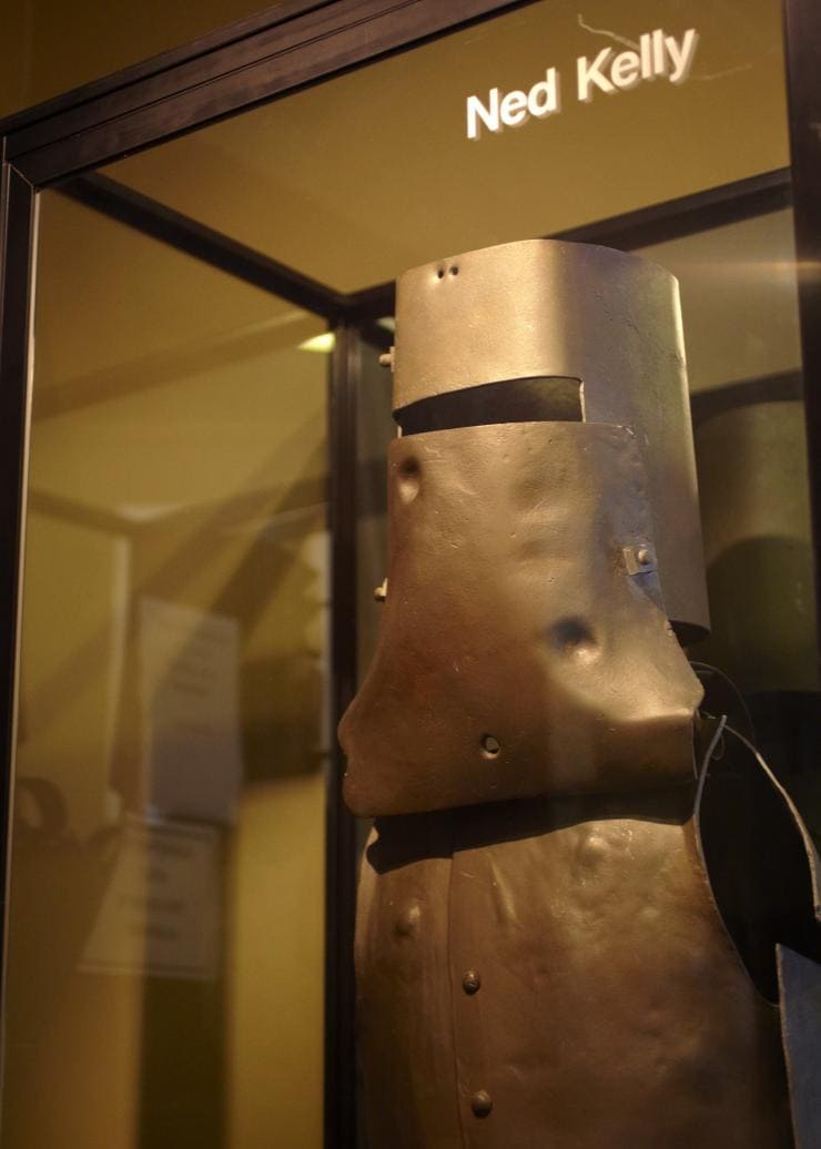 維多利亞州比奇沃斯展出的Ned Kelly盔甲©維多利亞旅遊局