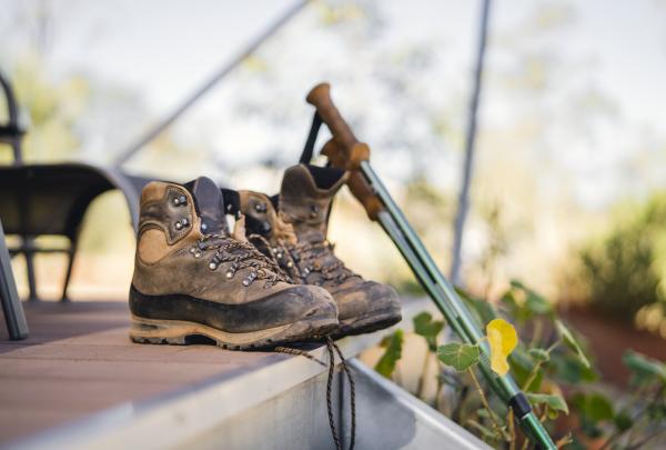 北領地（Northern Territory）西麥克唐奈爾山脈（West MacDonnell Ranges）的史奎奇風車飯店（Squeaky Windmill）©澳洲旅遊局