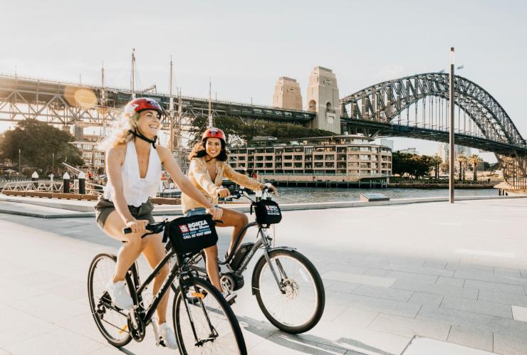 新南威爾士州岩石區（The Rocks）的Bonza Bike旅行團©新南威爾士州旅遊局