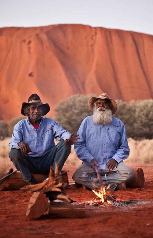 北領地烏魯魯-卡塔丘塔國家公園的烏魯魯原住民之旅©澳洲旅遊局