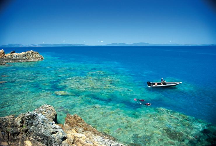 昆士蘭聖靈群島富克島的斯通黑文灣©昆士蘭旅遊及活動推廣局