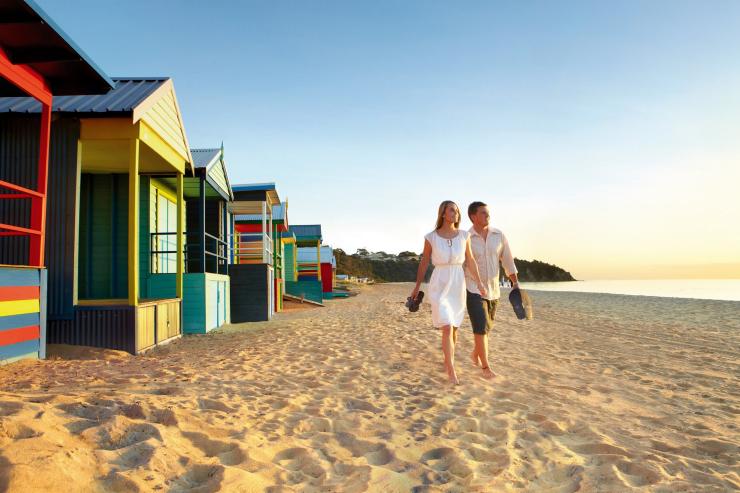 維多利亞（VIC）摩寧頓海灘（Mornington Beach）彩虹泳屋（Bathing Boxes）©Ewen Bell，澳洲旅遊局