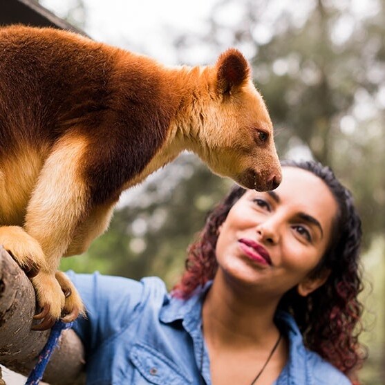 澳洲首都領地坎培拉澳洲國家動物園內一位女子©坎培拉國家動物園