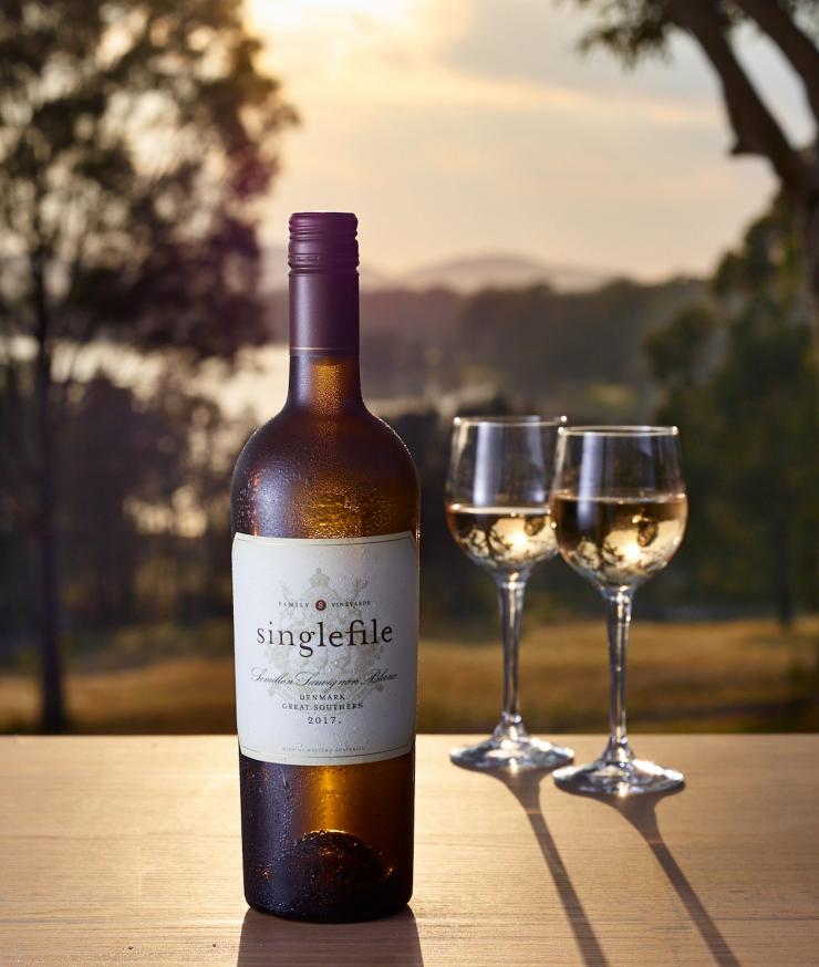 Two glasses of Singlefile Wines © Singlefile Wines